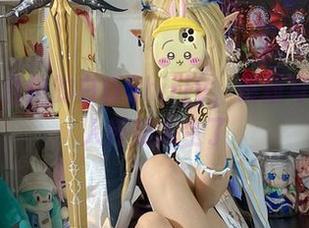 总在天台拍的白栎Shirly，最新写真又让人怀疑人生了