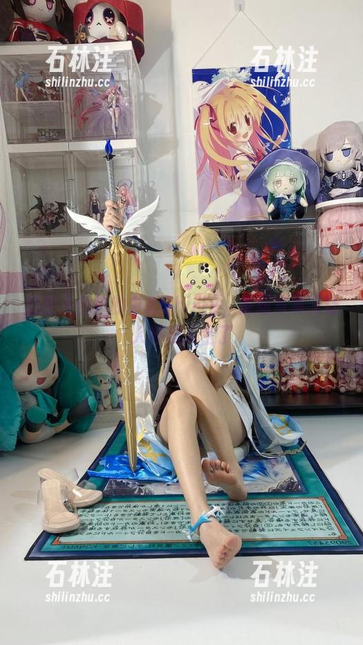 白栎Shirly 总在天台拍的白栎Shirly,最新写真又让人怀疑人生了
