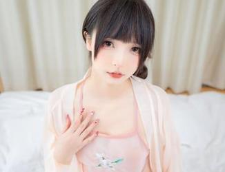 神乐坂真冬：电子相册里的指挥官，忙着展现不一样的一面