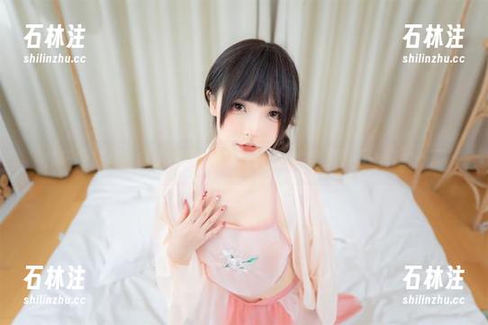 神乐坂真冬：电子相册里的指挥官，忙着展现不一样的一面