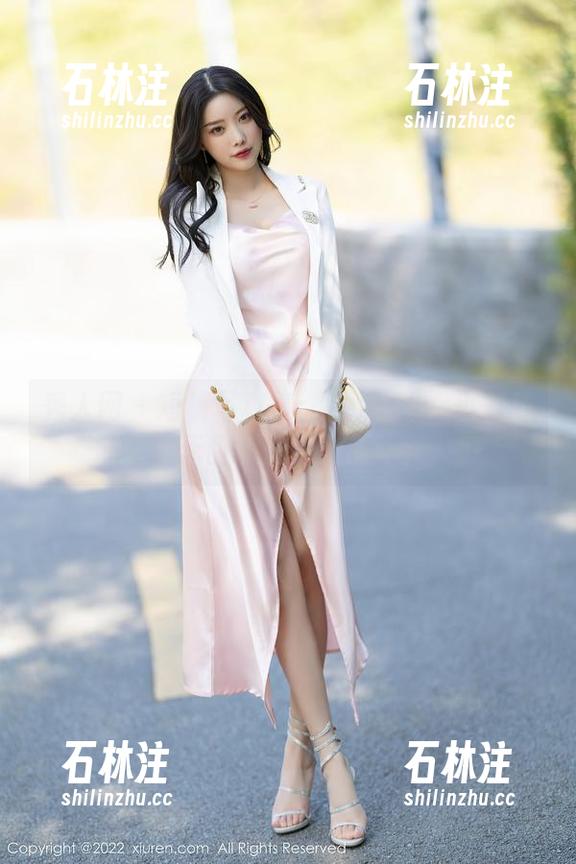 秀人网-Jennifer小若 秀人网 - 短裤写真集:Jennifer小若超级无敌的魅力大乱斗。