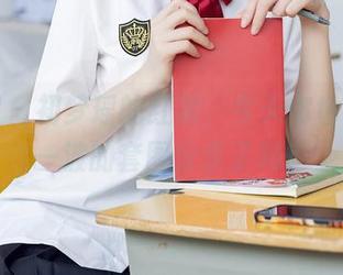 秀人网 – 初梦瑶的红裙，今天你也被晒了一波的套图分享了吗？
