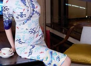 秀人网 – 一场白衬衫的全套秀：潘娇娇在图片上流露的随性，好像不经意间就打动人心。