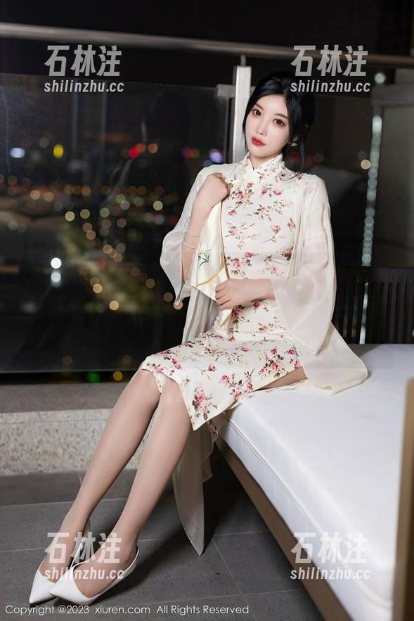 秀人网-菲菲吃不胖 秀人网 - 菲菲吃不胖温柔的原图,神奇地让我想起那种夏天的夜晚,微风轻轻拂过,特别舒服。