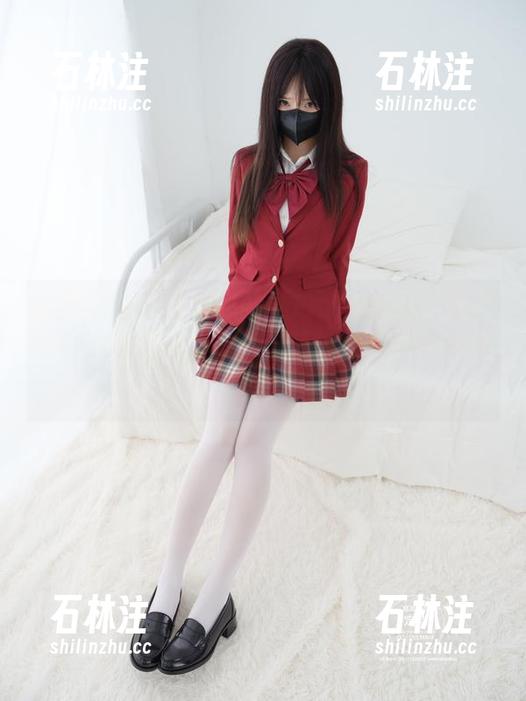 紧急企划-见希w 紧急企划 - 见希w的私拍要上演黑丝和皮裙的撩人组合,问:谁还敢抗拒这个小恶魔?