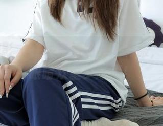 绮梦摄影 – 在线查看月月的制服，心灵和眼睛双重罗斯福！