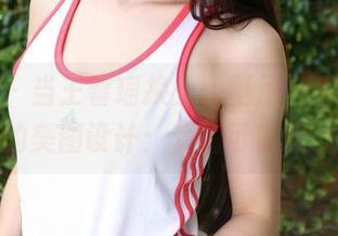 美媛馆 – 当王馨瑶换上比基尼，大家纷纷驳斥她的美图设计：套图可以更创意啊！