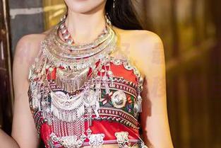 语画界 – 礼服拍得挺好，最新王馨瑶yanni写真，却偏偏没法转移我的目光。