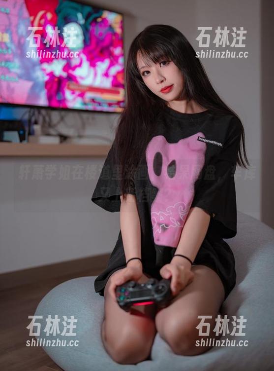 轩萧学姐 轩萧学姐在楼道里涂画,结果网盘,车库又上新档案?