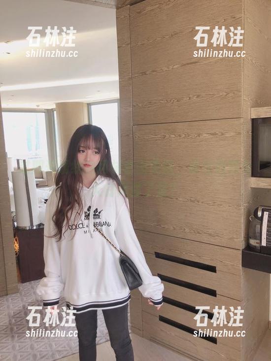 过期米线线 过期米线线的网袜套图更新,谁注意到今天的风骚了没?