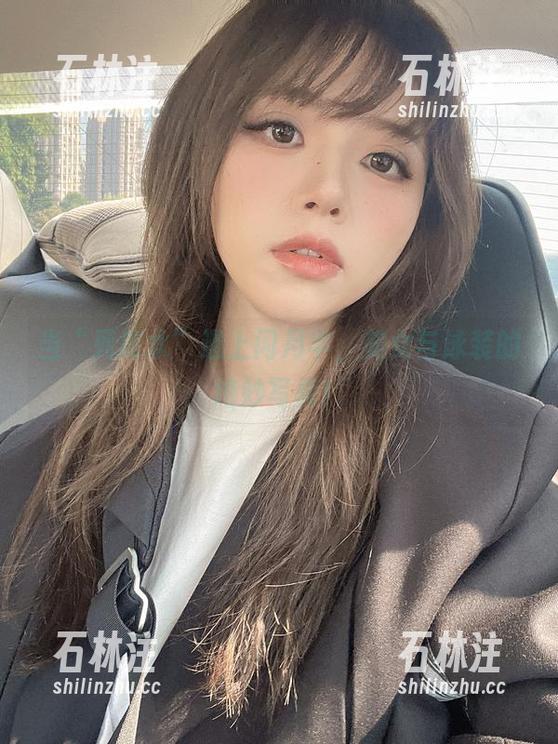 闪月半 当“死库水”遇上闪月半,美女与泳装的绝妙写真!