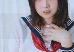 阿半今天很开心说，光辉旗袍背后是图包——看了就不想再穿其他衣服了！
