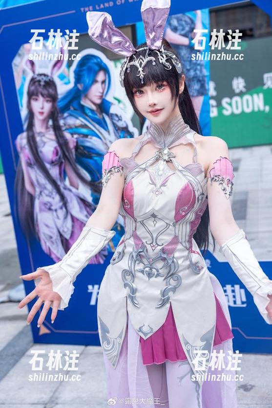 露儿大魔王 露儿大魔王分享的短裙写真,我来决定我是欣赏还是在偷偷吃醋?大概就是在纠结中吧。