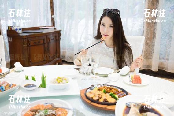 魅妍社-大白兔emma 魅妍社 - 飞舞的比基尼:大白兔emma私房图包里的夏日挑战。