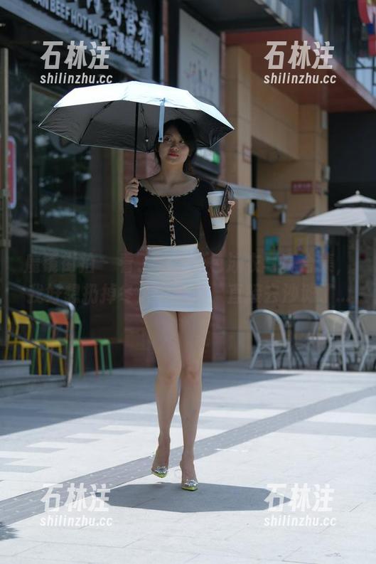 魔镜街拍 - 看了芝芝蓝色泳衣写真合集，我好想扔掉冬天的衣服，直接去沙滩了...