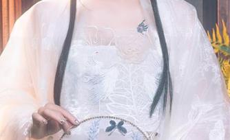 精选图集：在鹿八岁baby眼中，医生和护士好像都是大人物啊。